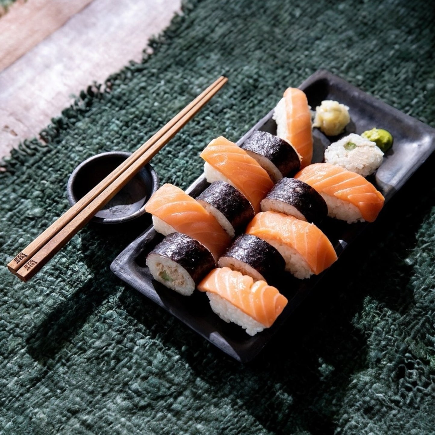 Bazar Bizar Burned Sushi-Teller Schwarz