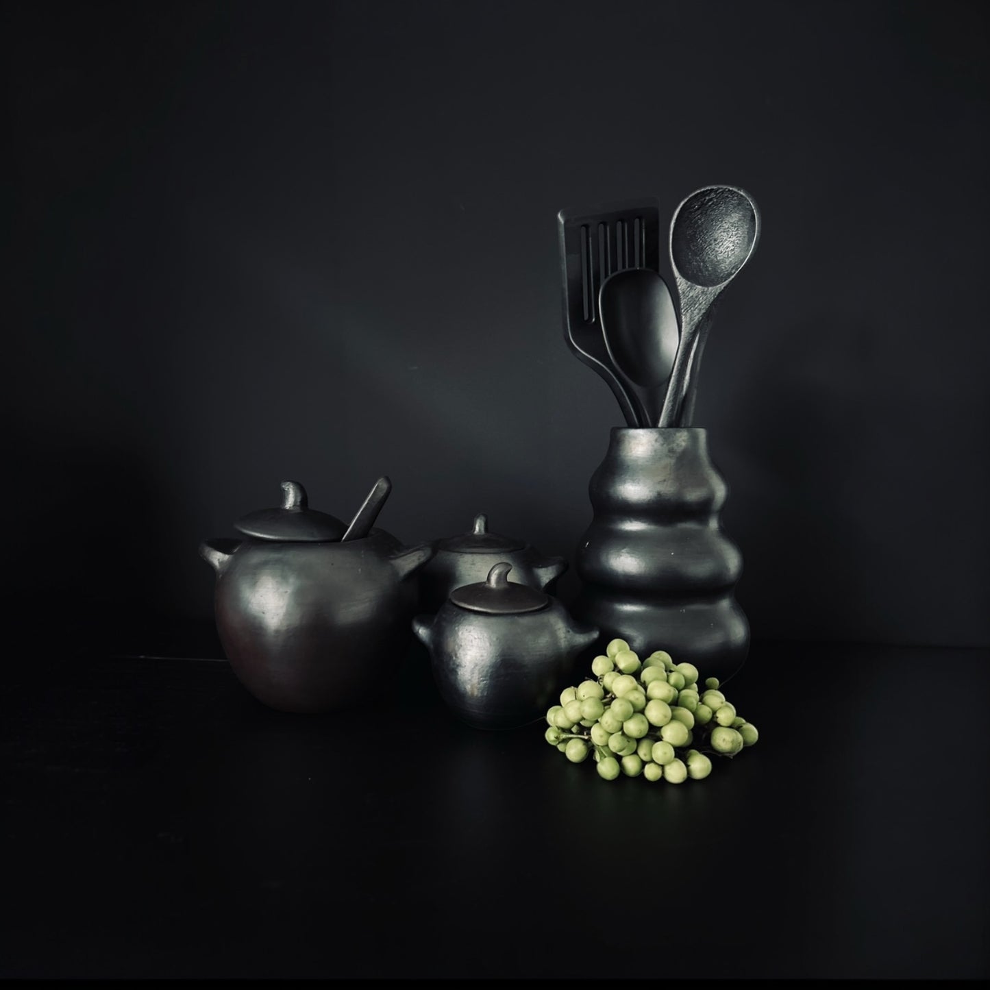 Bazar Bizar Burned Vase Schwarz