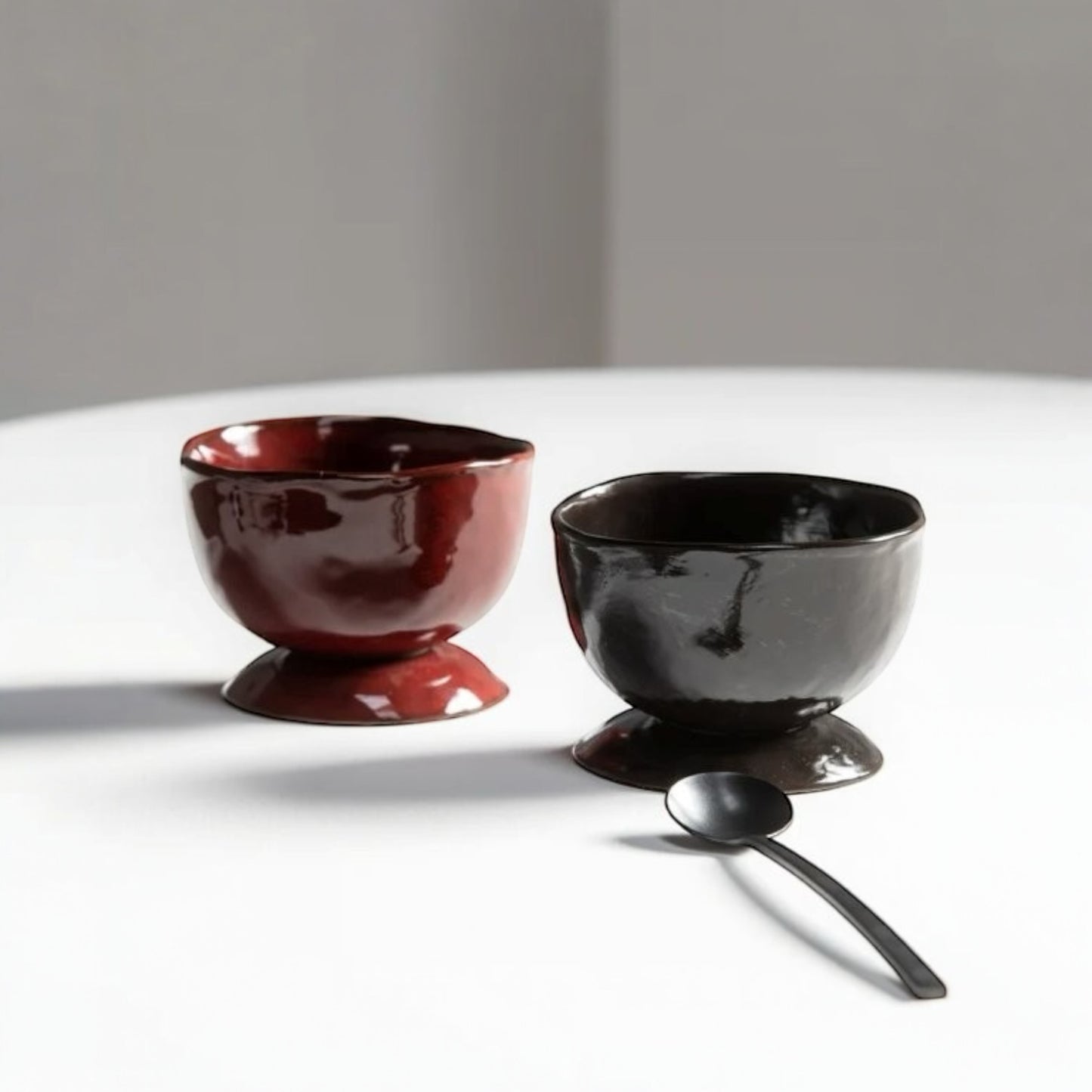 SERAX Hohe Schüssel auf Fuss La Mère Schwarz